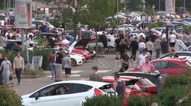 Hundreds of car enthusiasts descend upon UK retail park despite coronavirus warnings