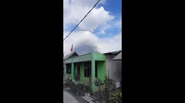 Local flee as Indonesia's Mount Sinabung spews ash 5 km high