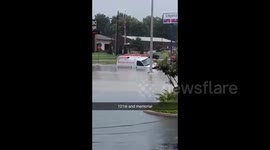 Flash flooding in Tulsa, Oklahoma drowns van