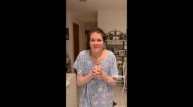 Daughter demonstrates the magic of music for her mom with early-onset dementia