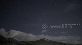 TIMELAPSE VIDEO : PERSEID METEORS AND  STARLINK SATELLITE TRAIN