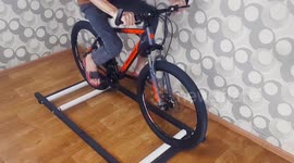 Handy vlogger shows how to make DIY bike rollers for just 7 dollars