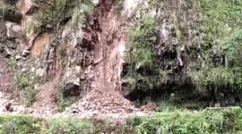 Colossal landslide leaves road obstructed in northern India