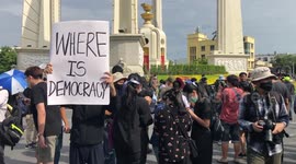 Thailand anti-government protesters call for regime change