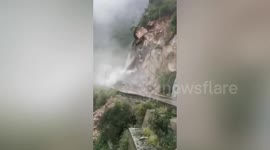 Mud and stones tumble down mountain as landslide hits southern China