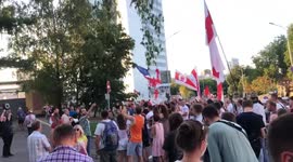Protesters outside Minsk detention centre demand release of political prisoners before marching to notorious Okrestina jail