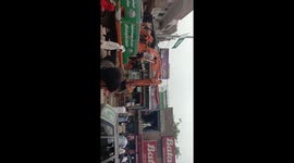 A metropolitan worker attacked on the video recorder for exposing their illegal operation