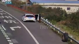 Runaway tyre hits woman on highway in China