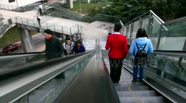 Huge escalators help China commuters