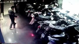 Thief pretends to be drunk to steal moped in China
