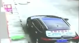 3 yo boy falls from 3rd floor onto car roof