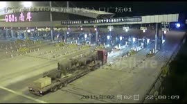 Truck carrying dinosaurs fined at highway tollbooth in China