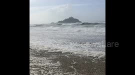 UK: Storm Ellen Brought Huge Waves To Western Coasts 4