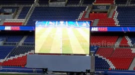 Game starting (part of a series of videos about the UEFA Champions League final, watching the live broadcast at Parc des Princes, Paris, after having hitchhiked for 200 km, getting offered a ticket on match day)
