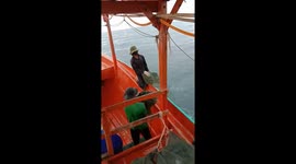 Vietnamese fisherman release nets to catch fish very quickly