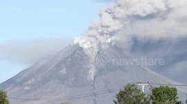 Indonesia's Mount Sinabung erupts