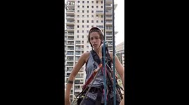 Noa the TikTok window washer 4