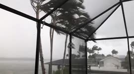 Strong winds in Florida as Tropical Storm Laura approaches US coast