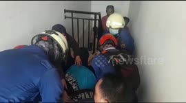 Fire Brigade Team Evacuated Mother About to Give Birth from the Second Floor Using a Ladder