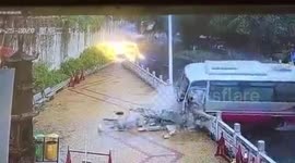 Out-of-control minibus smashes into guardrails and throws driver out in China