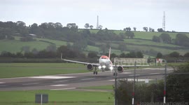 EasyJet plane wobbles in crosswinds while landing at Bristol Airport during Storm Francis