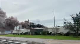 Chemical plant in Louisiana leaks as Hurricane Laura lashes state