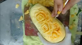 Vietnamese chef hand-carves intricate rose pattern into papaya