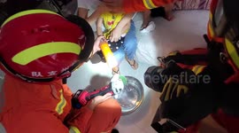 Chinese firemen free girl's hand from flask