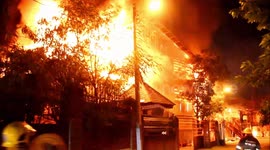 Huge fire destroys warehouse in Thailand
