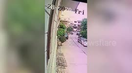 Longer Version_Brave teenager fights off bike-borne mobile snatchers in northern India
