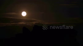 Spectacular time-lapse footage of the full corn moon at Higger Tor, Peak District National Park, Derbyshire
