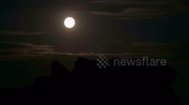 Full corn moon timelapse from Peak District National Park in Derbyshire