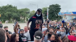 BLM protesters infiltrate group of Trump supporters in Kenosha