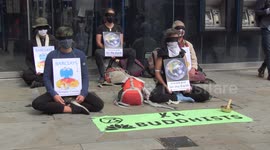 Extinction Rebellion shut down Barclays branch in Piccadilly Circus