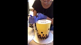 Teenager baker makes realistic and delicious-looking 'bubble tea' cake