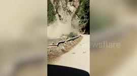 Massive landslide disrupts traffic on highway in northern India