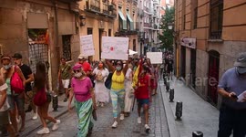 Hundreds of coronavirus sceptics march through Madrid