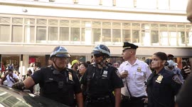 New York: Riot police arrive at vehicular traffic stop during Black Lives Matter protest