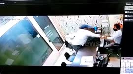 Blundering thief launches chilli powder at jeweller's face during botched robbery in India