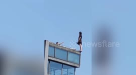 Husband saves wife trying to commit suicide from 30-storey building roof in China