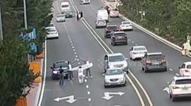 Chinese motorists fined after organise photoshoot on busy road