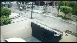 Teenage girl bravely fights off two bikeborne mobile robbers in north India