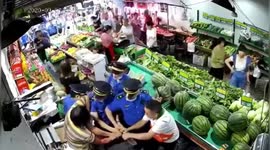 Urban management officers fight with shop owner after having argument in southern China