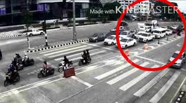 Cement mixer truck crashes into nine cars waiting at traffic lights