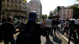 Yellow vests ask for freedom as they are stopped by the police from moving