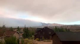 Timelapse shows smoke from Creek Fire rolling in over Californian lake