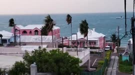 Strong winds and rain batter Bermuda as Hurricane Paulette approaches