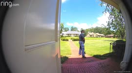 USPS vs FedEx: Doorbell camera captures how different couriers deliver packages