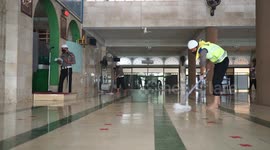 Police in Indonesia Clean Mosques to Prevent the Spread of Covid-19