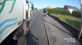 Cyclist smashes headfirst into lorry door